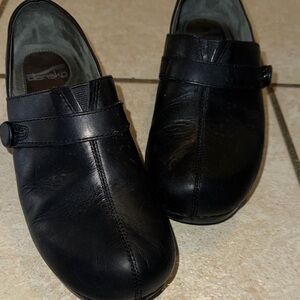 Dansko Classic Black Leather Slip-Ons ~ 39 Womens